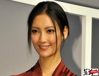 「見事な背筋」菜々緒、“ジム通い半年”で仕上がった肉体美にファンため息「後ろ姿も美しい」