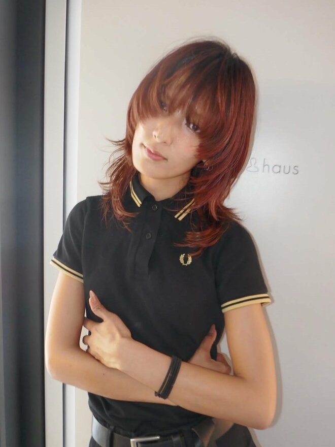 “お腹のデカタトゥー”話題の元E-Girls藤井萩花、“口ピアス姿”のクールな「NANA」風コスを披露の画像