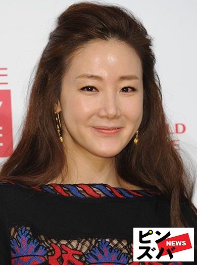 「冬ソナから時が止まってる」チェ・ジウ48歳、最新の美脚スラリ“JK制服姿”に驚きの声「本当にお母さん!?」の画像