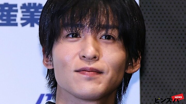 「だらしない姿ですみません」目黒蓮、長髪ちょんまげ披露で謝罪も…ワイルドな“侍ビジュ”に絶賛の嵐 