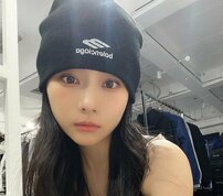 「はいてますか？」重盛さと美35歳、超ミニ丈ニットからのぞくスラリ脚線美に熱視線！「天使やんけ」