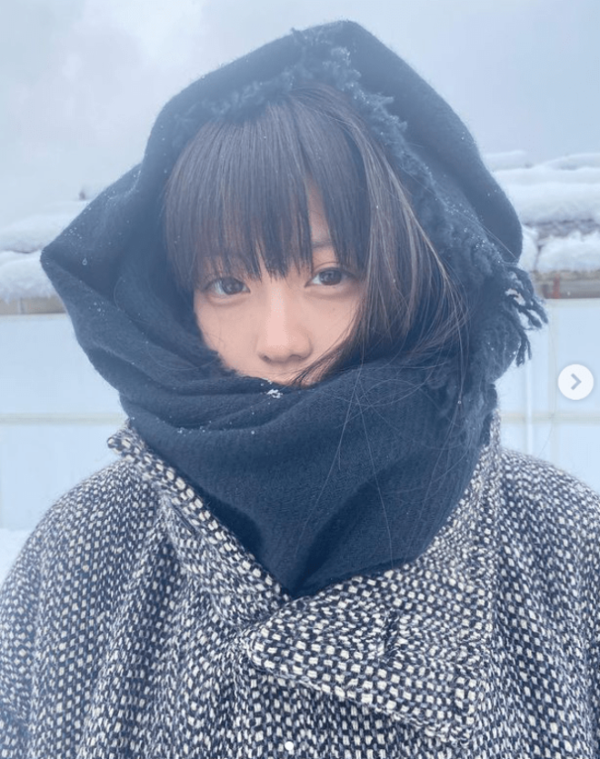 「激カワじゃん！」今田美桜、年齢不詳の“エモすぎフェイス”で『ar』降臨！萌え袖の赤スウェット姿に「ビジュが神ってる」「最強」の画像