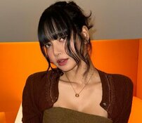 「本当にがっかりした」の声も　BLACKPINKリサ、“リップシンク疑惑”浮上後の唇強調ショットが物議