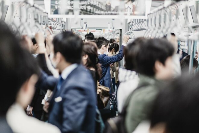 「満員電車内のイライラ」ランキング、「入口から中に進まない」人よりも「迷惑すぎる」のは【トップ3】の画像