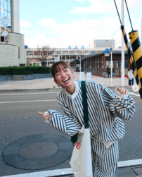 「かわいすぎるうううう」佐藤栞里“白T一枚”で激かわもぐもぐタイムを楽しむ姿にキュン！「これは…最高だ」「天使だと思った」