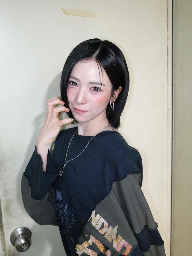 NiziU・MAYA、ペタンコお腹際立つヘルシーへそ出し姿に「内臓どうしてる？」驚き　抜け感メイクで「顔の雰囲気変わった？」の声もの画像