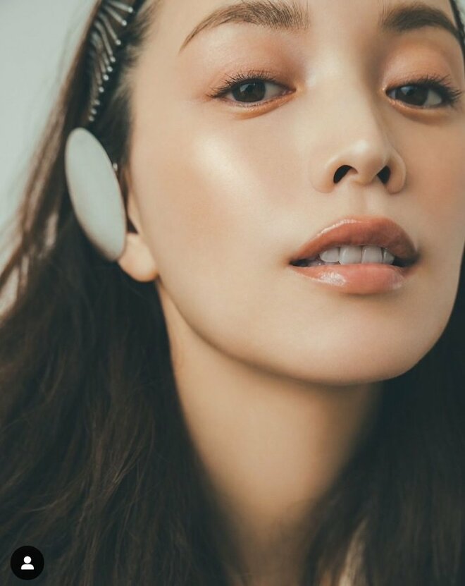 「足長っ！」蛯原友里44歳、スラリ脚のレオタードふうショットに「なんて美脚」の声の画像