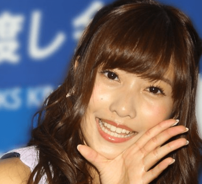 「TWICEのモモみたい」佐野ひなこ、黒髪ボブの大胆イメチェンで新境地！「戸田恵梨香だと思った」