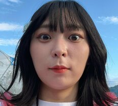 「大人綺麗」にゃんこスター・アンゴラ村長、別人級清楚ワンピ姿に「ファッションがモデル級ですね」の声