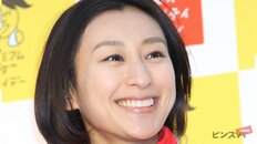 浅田舞、全身黒のモード衣装でモデル級スタイル＆ポーズ披露「美の化身」「ウエストの位置高っ」