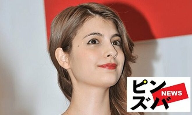 「絶不調でぶっ倒れてた」マギー、スラリ脚のショートパンツ姿で帰国を報告したマギーに心配の声の画像