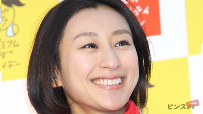 浅田舞、全身黒のモード衣装でモデル級スタイル＆ポーズ披露「美の化身」「ウエストの位置高っ」の画像