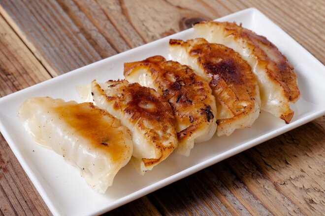 餃子はタンパク質・炭水化物・ビタミンが同時に摂れる「完全栄養食」！安い・美味しい・個性豊か「冷凍餃子王」選手権の画像